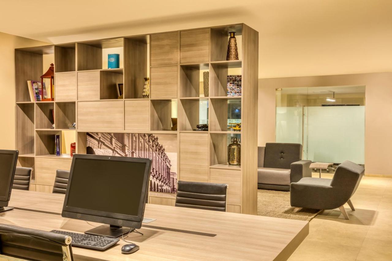 Fiesta Inn Express San Luis Potosi Oriente Екстер'єр фото
