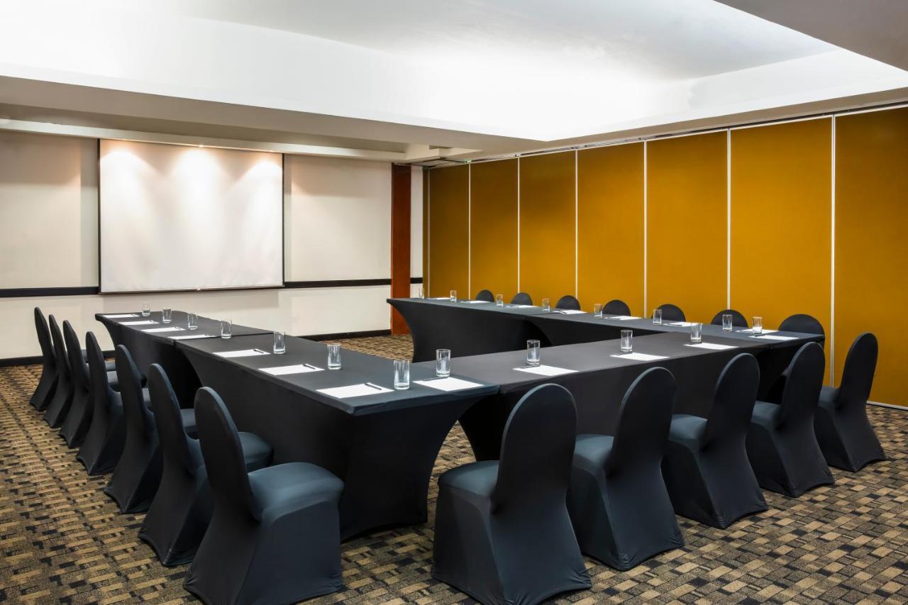 Fiesta Inn Express San Luis Potosi Oriente Екстер'єр фото