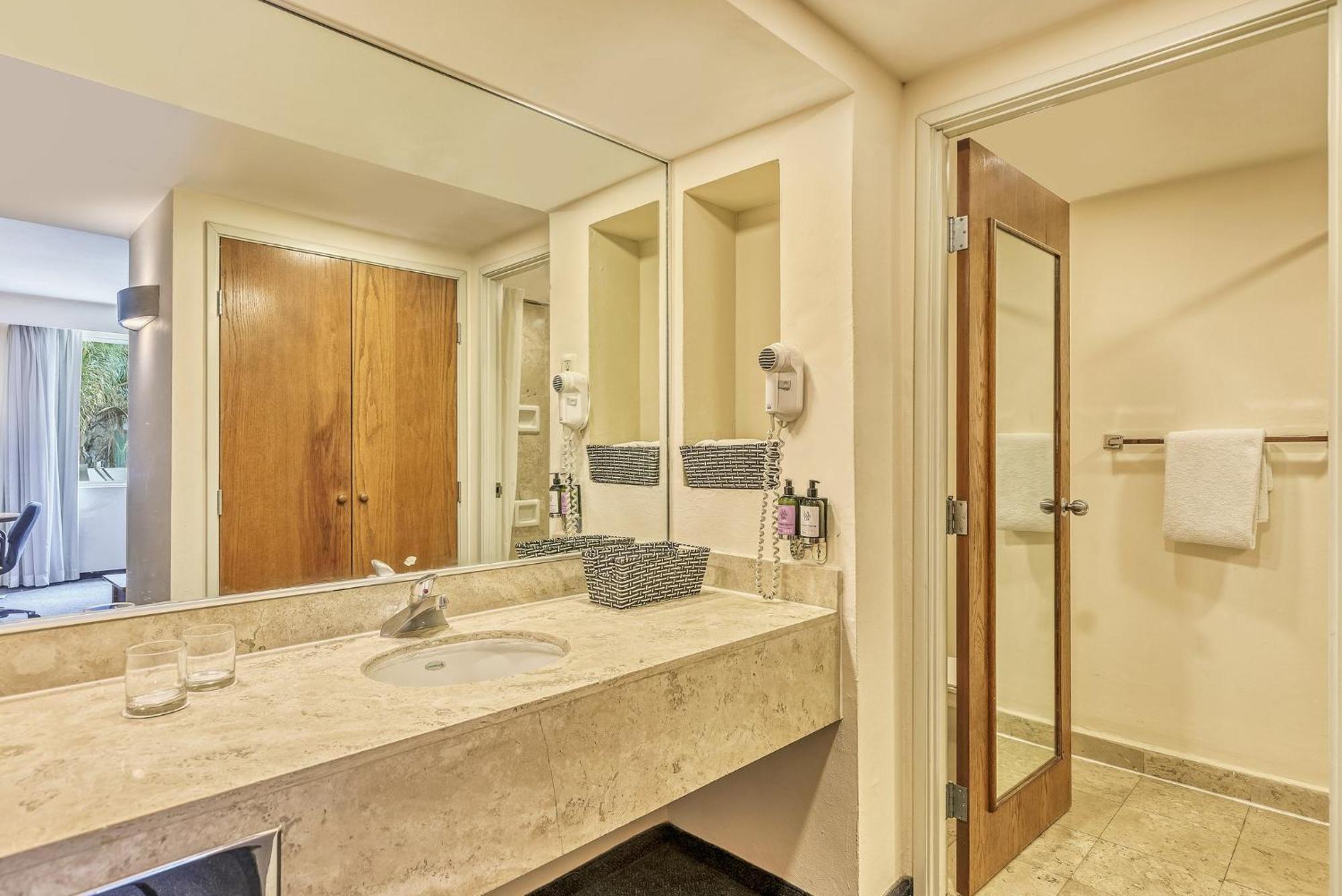 Fiesta Inn Express San Luis Potosi Oriente Екстер'єр фото