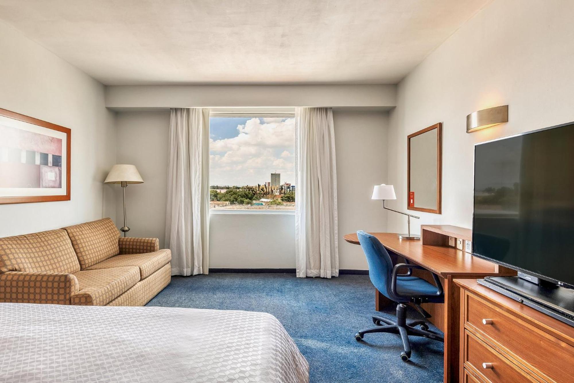 Fiesta Inn Express San Luis Potosi Oriente Екстер'єр фото