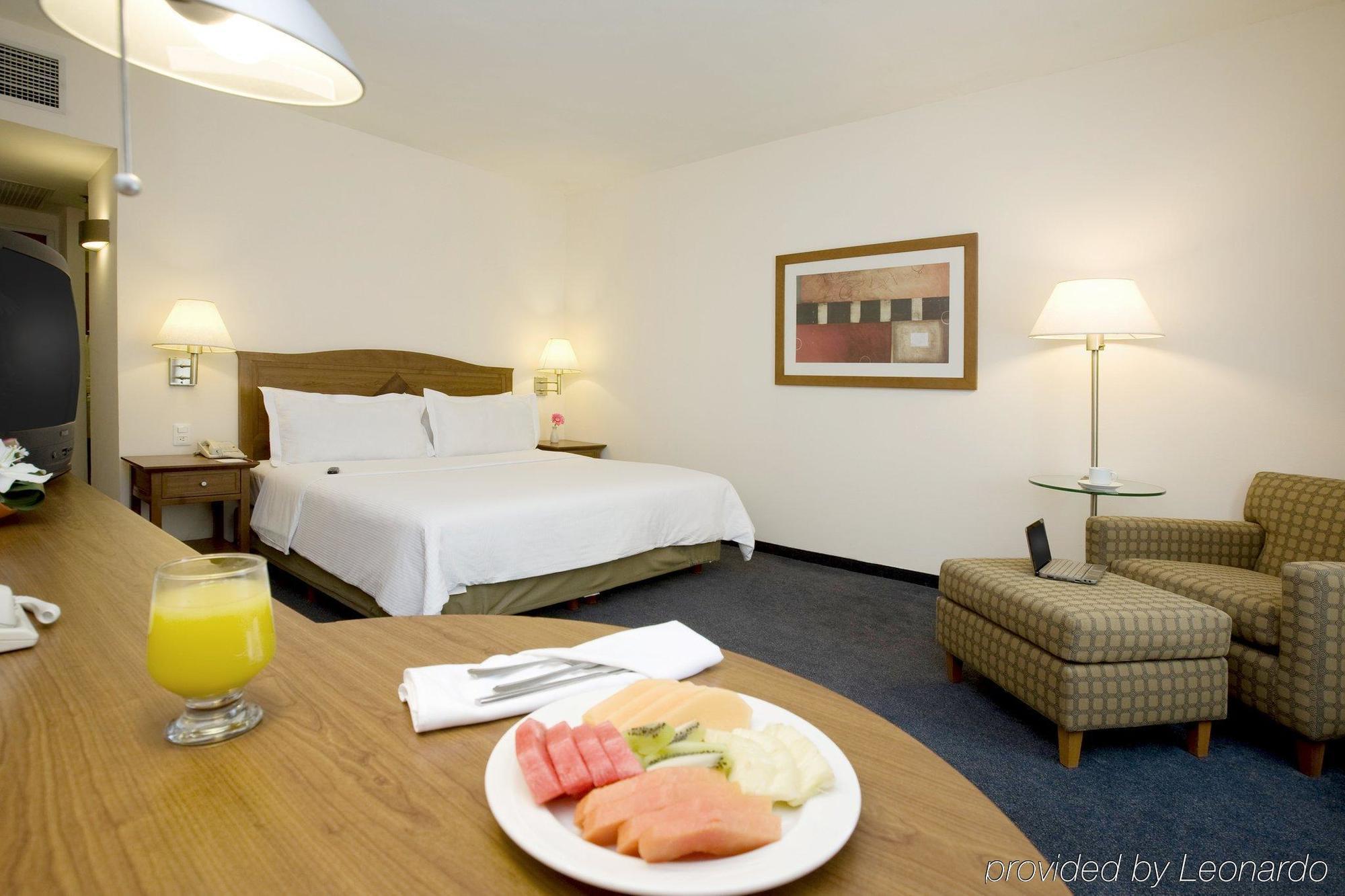 Fiesta Inn Express San Luis Potosi Oriente Екстер'єр фото