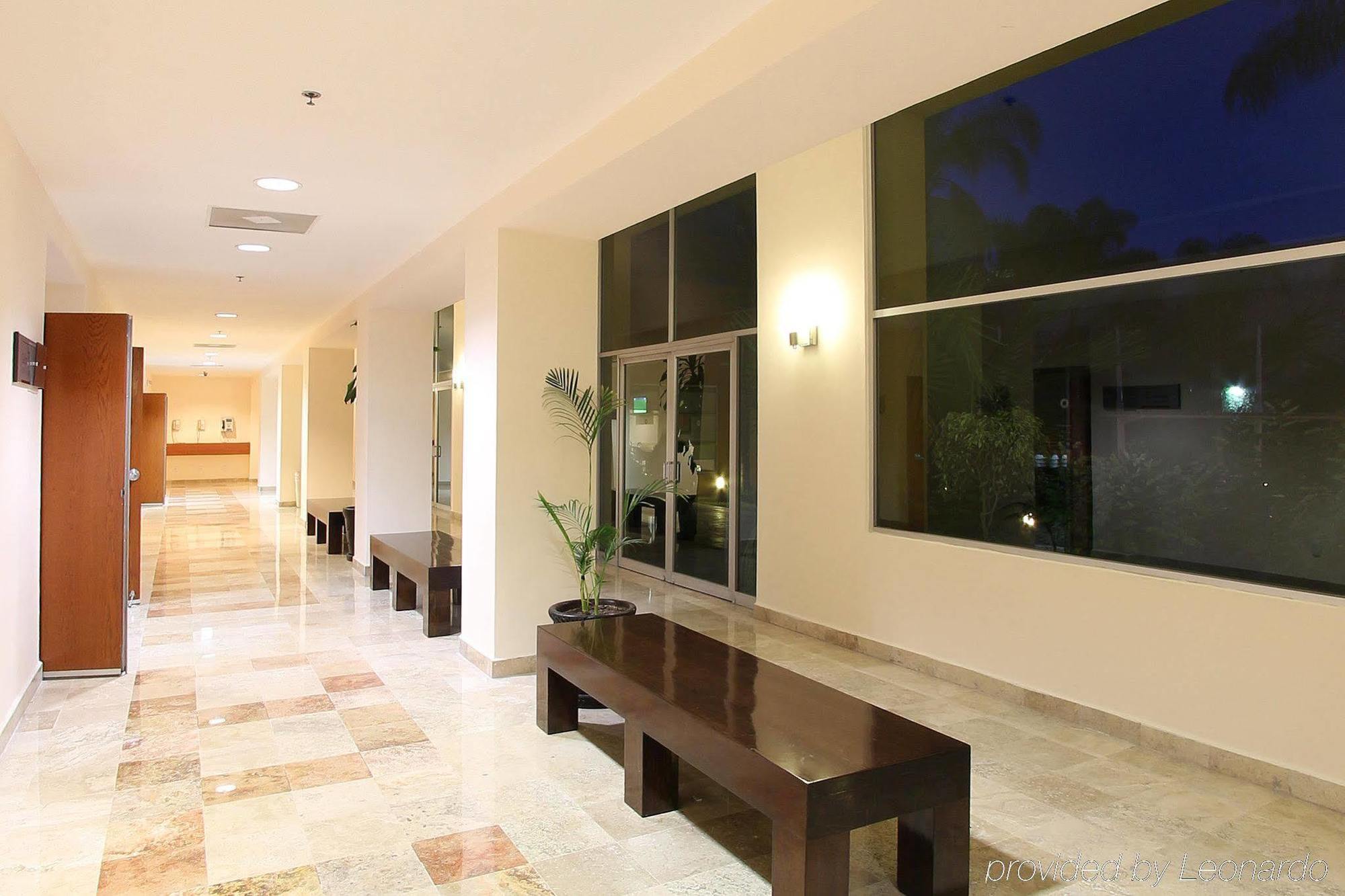 Fiesta Inn Express San Luis Potosi Oriente Екстер'єр фото