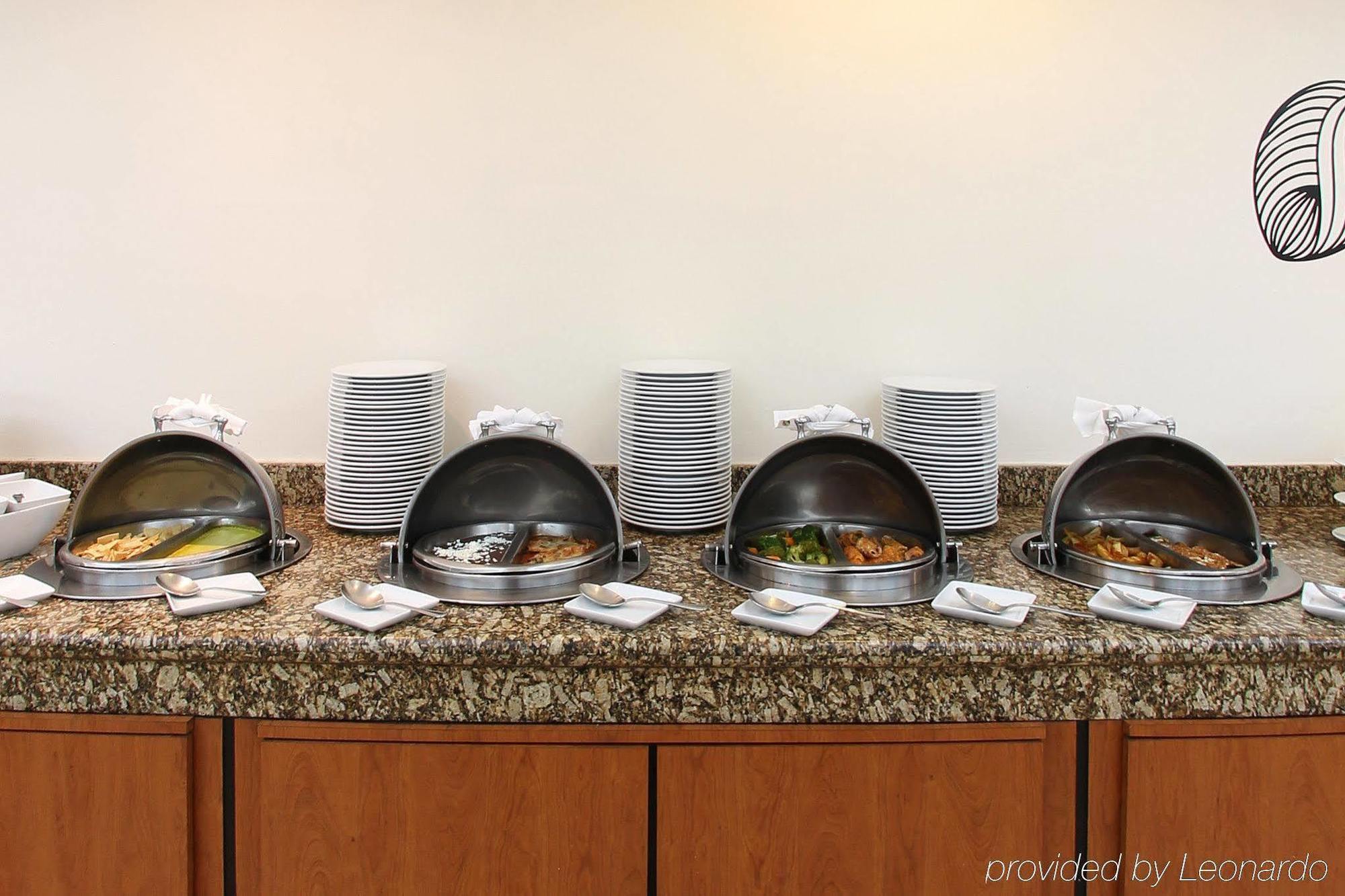 Fiesta Inn Express San Luis Potosi Oriente Екстер'єр фото