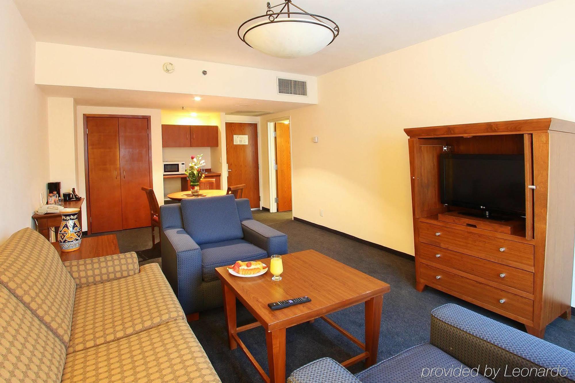 Fiesta Inn Express San Luis Potosi Oriente Екстер'єр фото