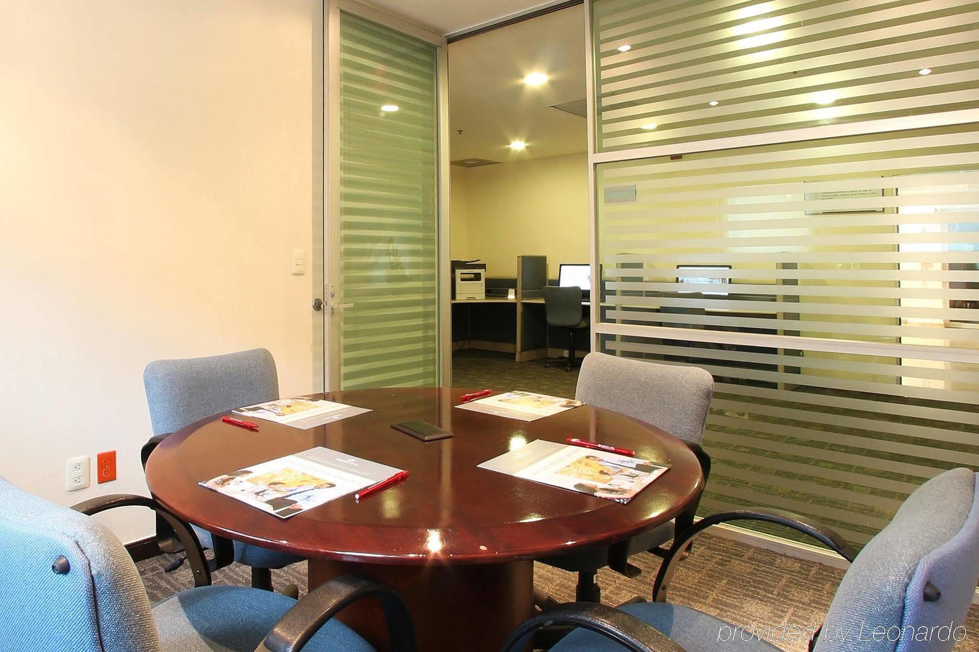 Fiesta Inn Express San Luis Potosi Oriente Екстер'єр фото