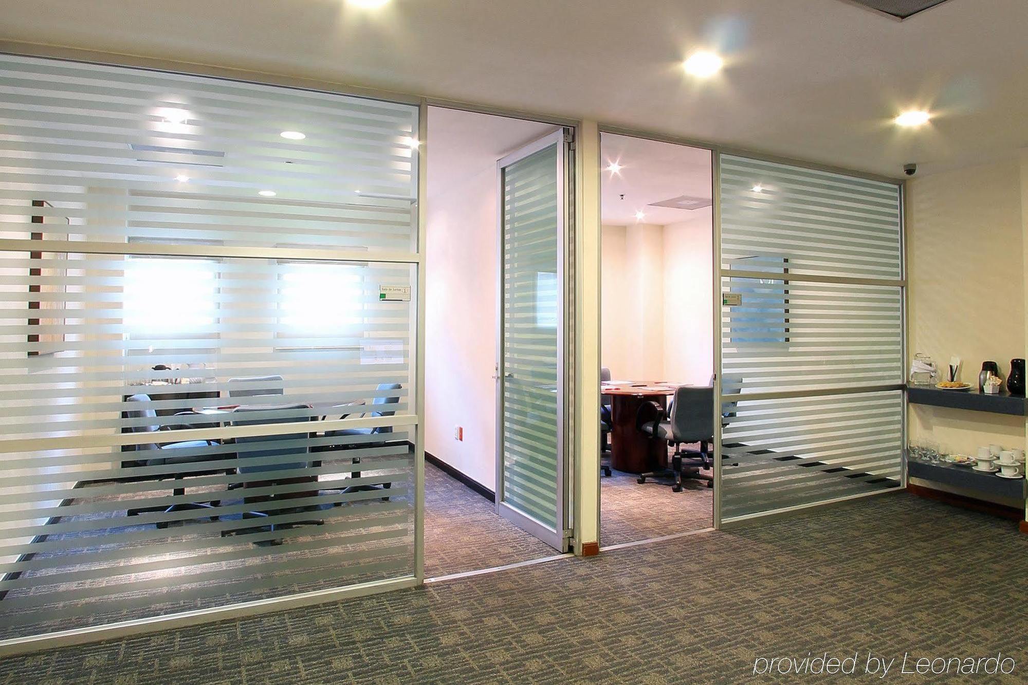 Fiesta Inn Express San Luis Potosi Oriente Екстер'єр фото