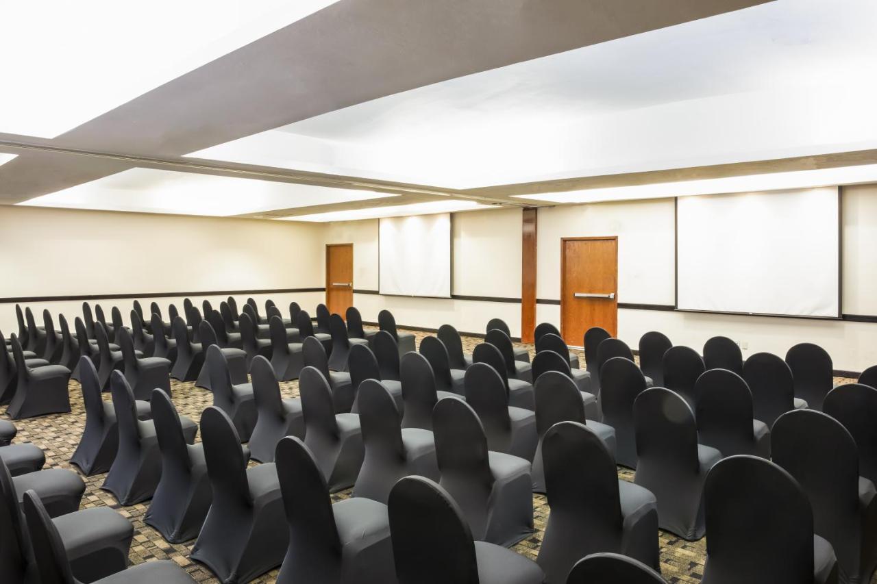 Fiesta Inn Express San Luis Potosi Oriente Екстер'єр фото
